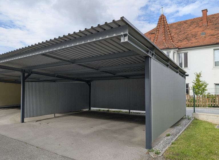 Carport: 1 Kfz-Stellplatz im Mietpreis inkludiert.