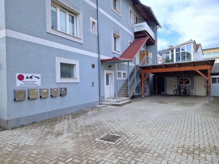Außenansicht mit Wohnungszugang