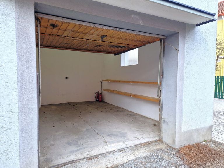 Eigene Garage mit ca. 20 m² Fläche