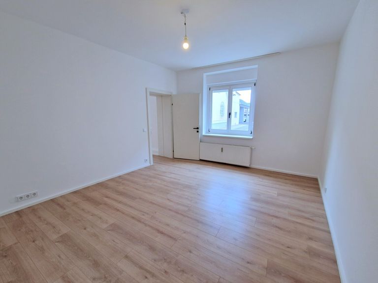 Zimmer 2 (zb. Schlafzimmer) mit ca. 16 m²