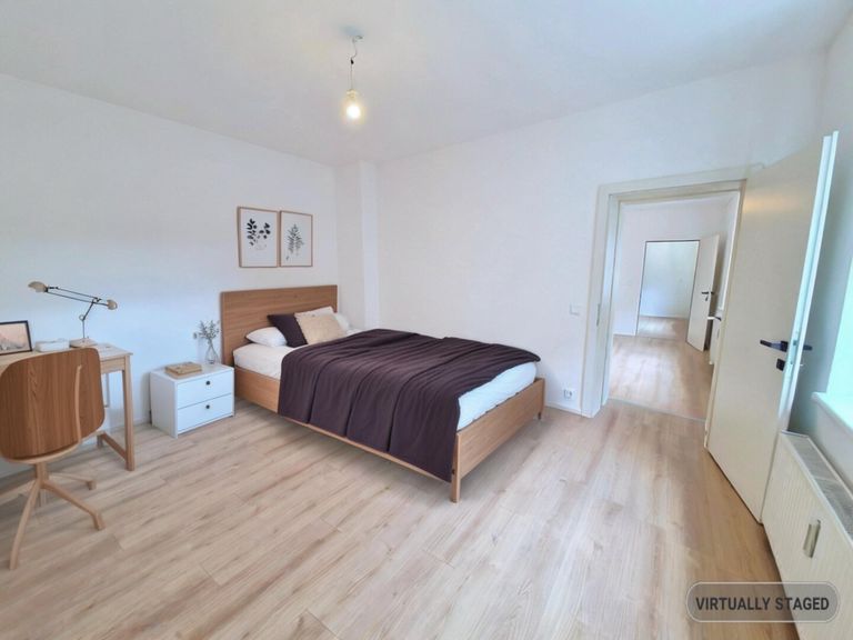 Zimmer 2 (zb. Schlafzimmer) mit ca. 16 m²