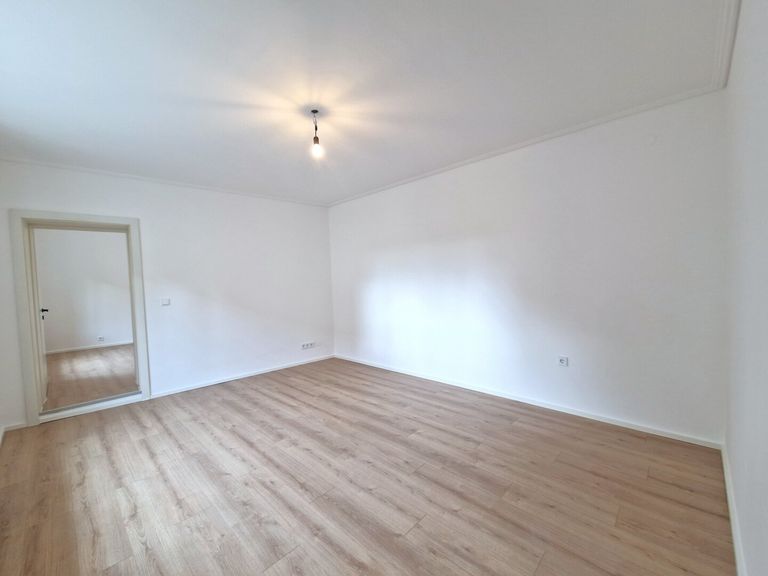 Zimmer 1 (zb. Wohnzimmer)  mit ca. 17,7 m²