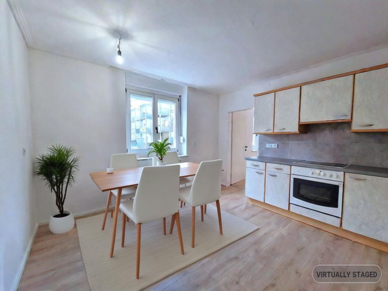 Küche mit Platz für Essbereich, ca. 13,8 m²