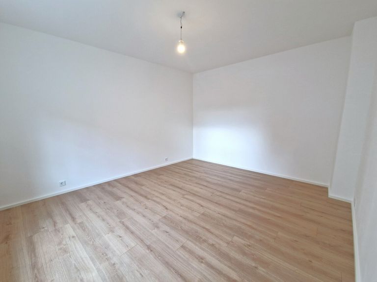 Zimmer 2 (zb. Schlafzimmer) mit ca. 16 m²
