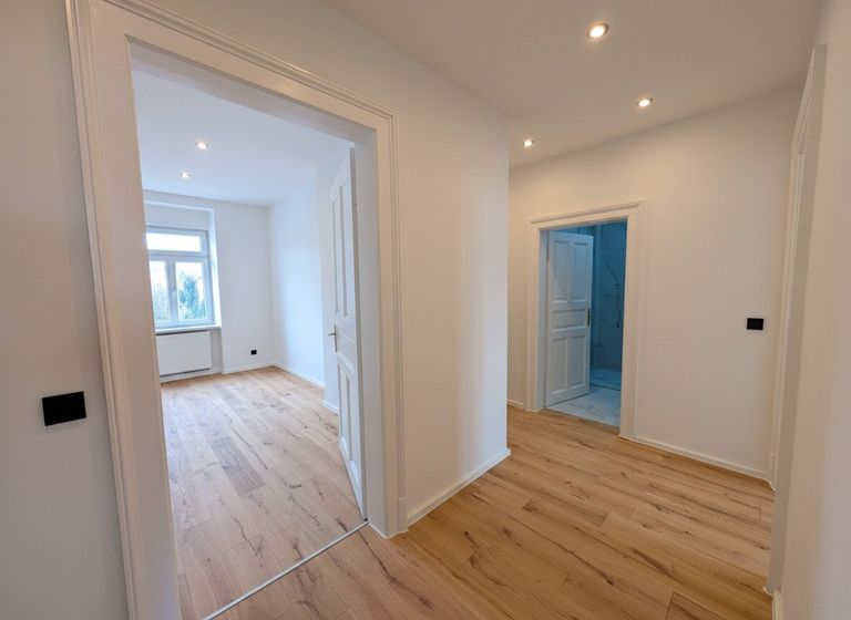 Eingangsbereich mit Zugang Zimmer 1 (links)