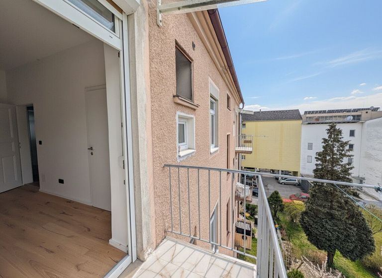 überdachter Balkon mit West-Ausrichtung (Innenhofseite)