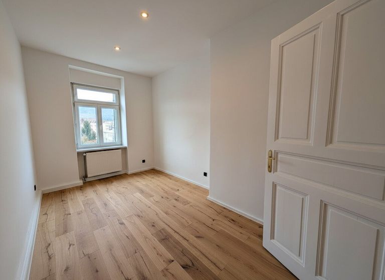 Zimmer 1 (ca. 11,5 m²) mit Innenhofausrichtung (Westen)