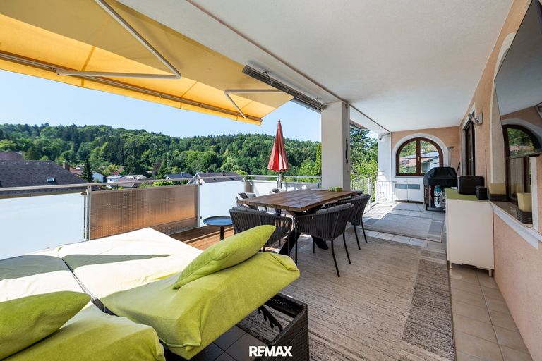 Terrasse mit Zugang vom EG