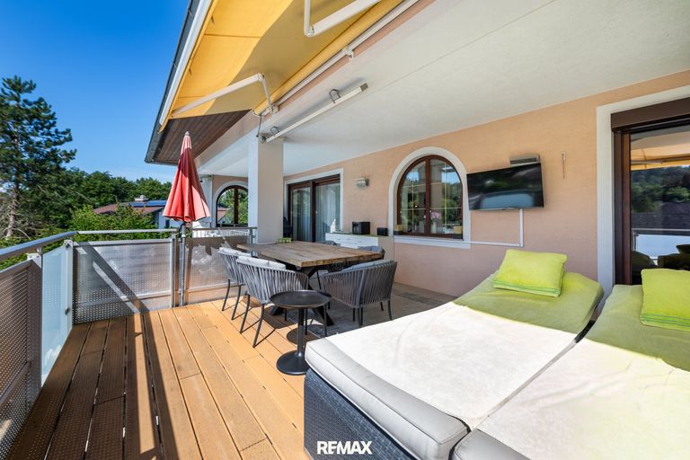 Terrasse mit Zugang vom EG