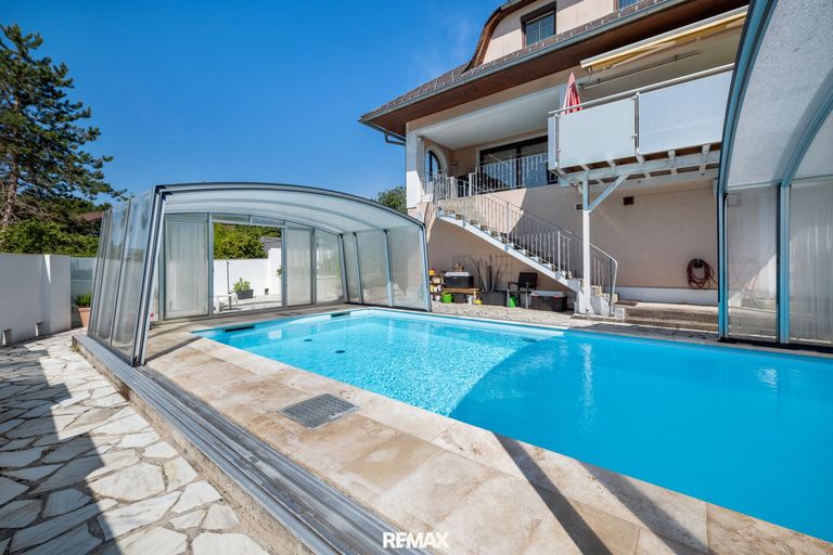 Pool Blick Richtung Haus