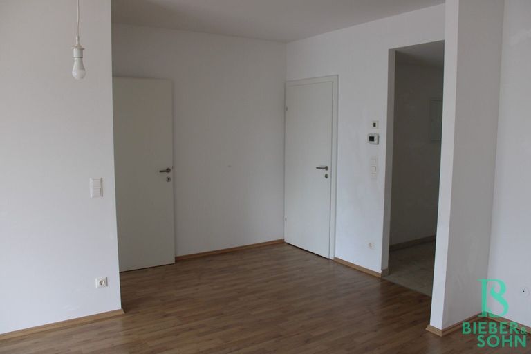 Wohnzimmer - Zimmer / Bad / Vorraum