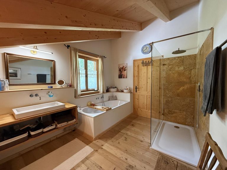 Badezimmer im Obergeschoss