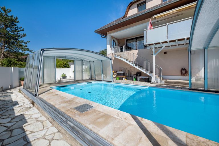 Pool Blick Richtung Haus
