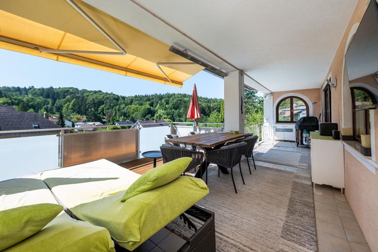 Terrasse mit Zugang vom EG