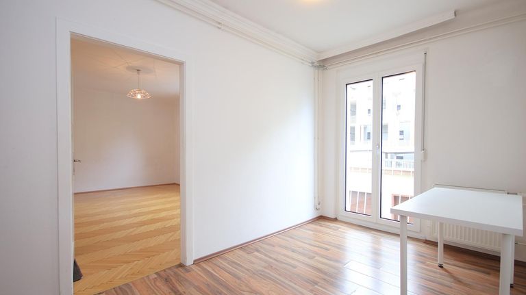 große Diele mit französischem Balkon