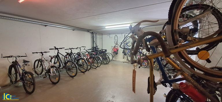 Fahrrad- und Kinderwagenraum