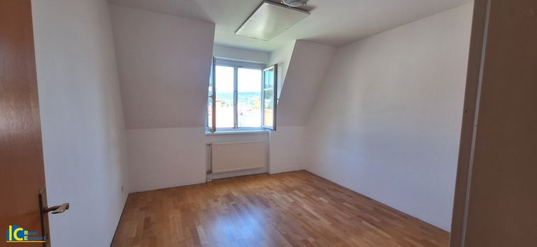 Großes Schlafzimmer