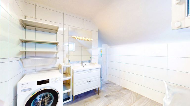 Badezimmer (OG)