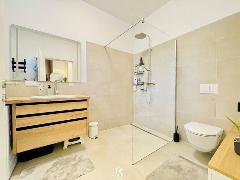 Bad mit WC & Dusche