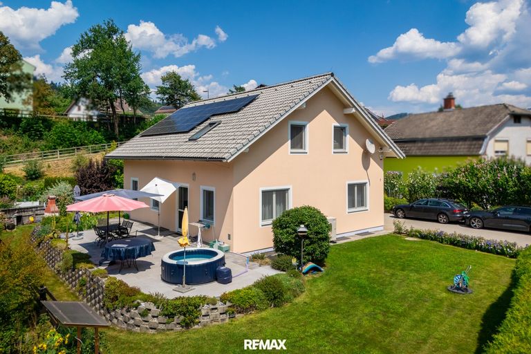 Gartenansicht mit Terrasse