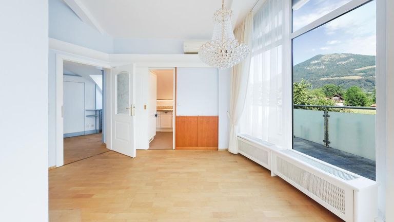 Wohnzimmer mit Küche