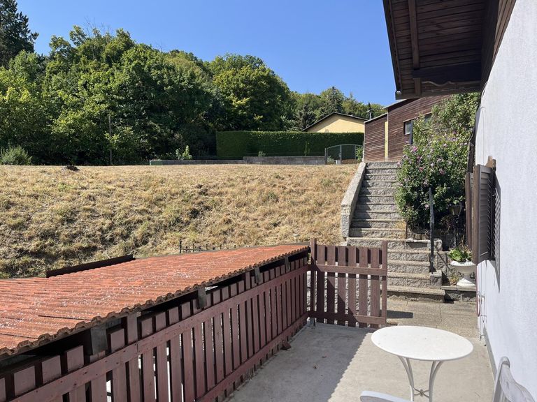 Ausblick von der Terrasse neben dem Carport