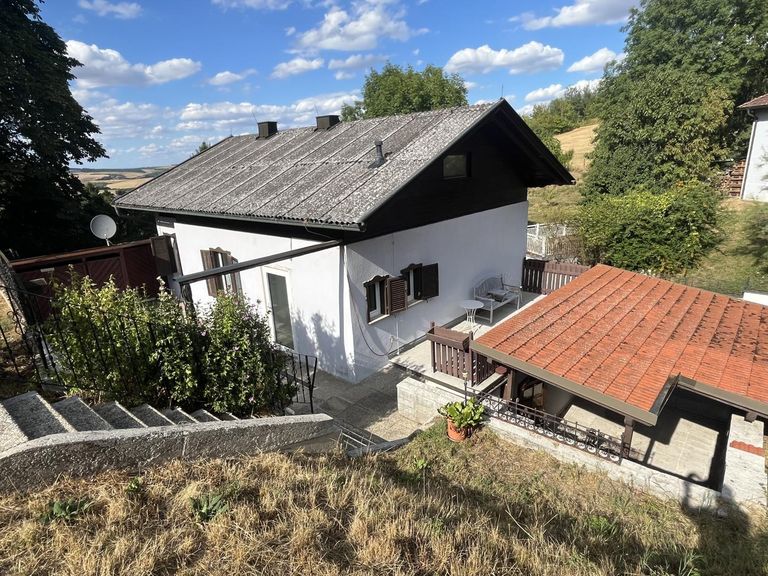 Blick vom Garten auf das Haus