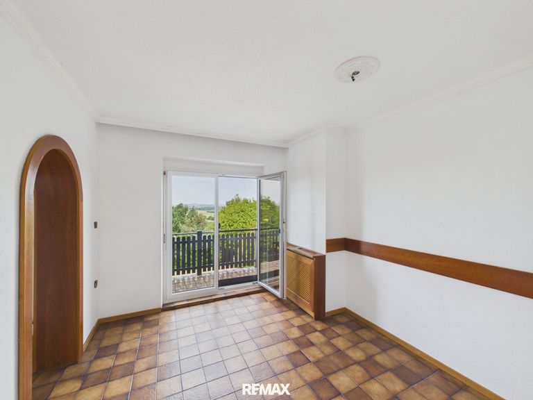 Esszimmer mit Balkonzugang
