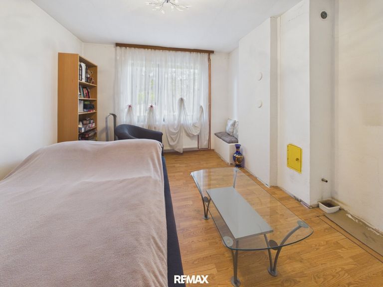 Schlafzimmer 1