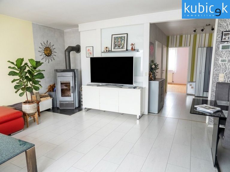 Wohnzimmer mit Kamin