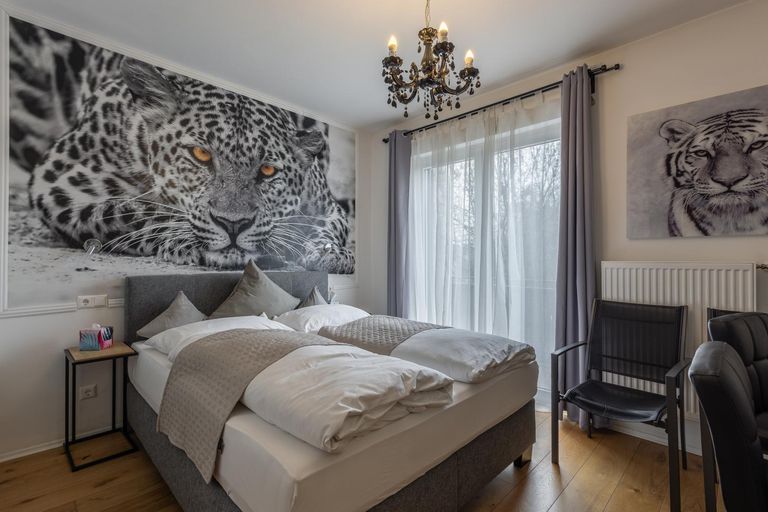 Zimmer 2 OG