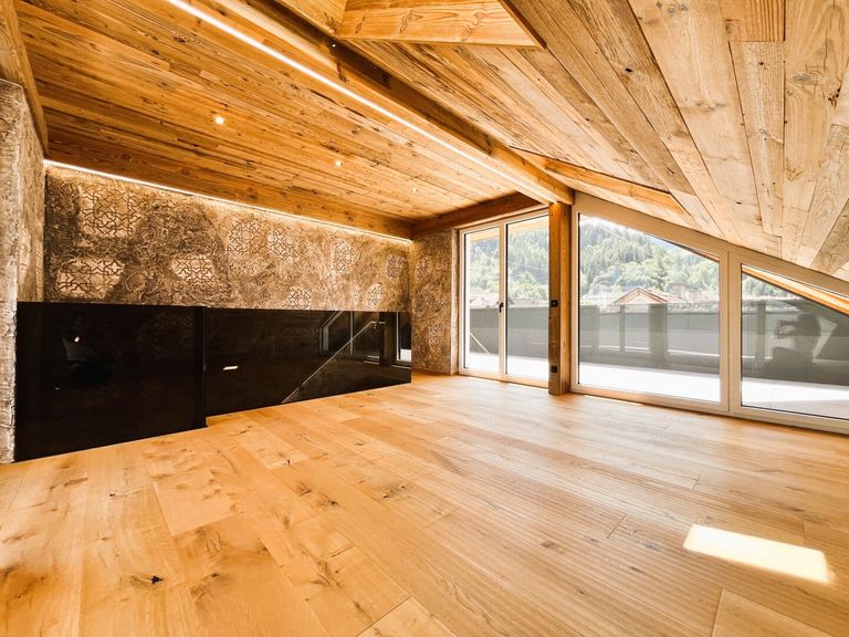Offene Galerie mit Zugang zur Dachterrasse