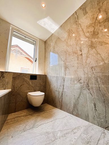 Bad 2 mit weiterer Toilette