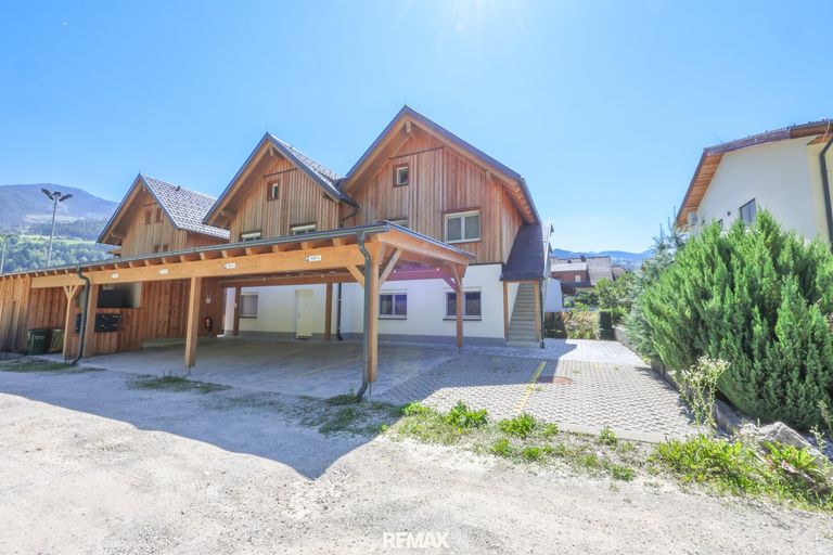 Carport + Aussenstellplatz PKW