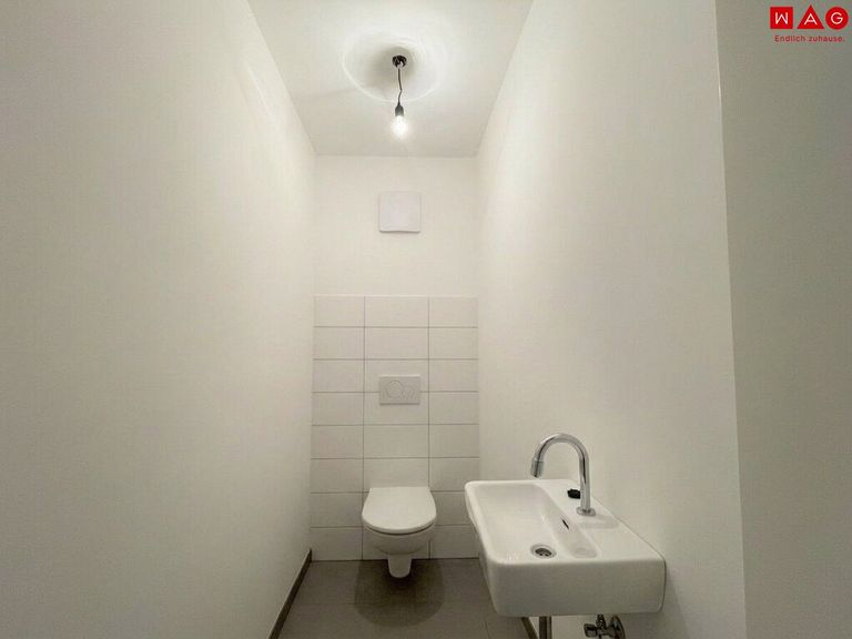 WC mit Handwaschbecken