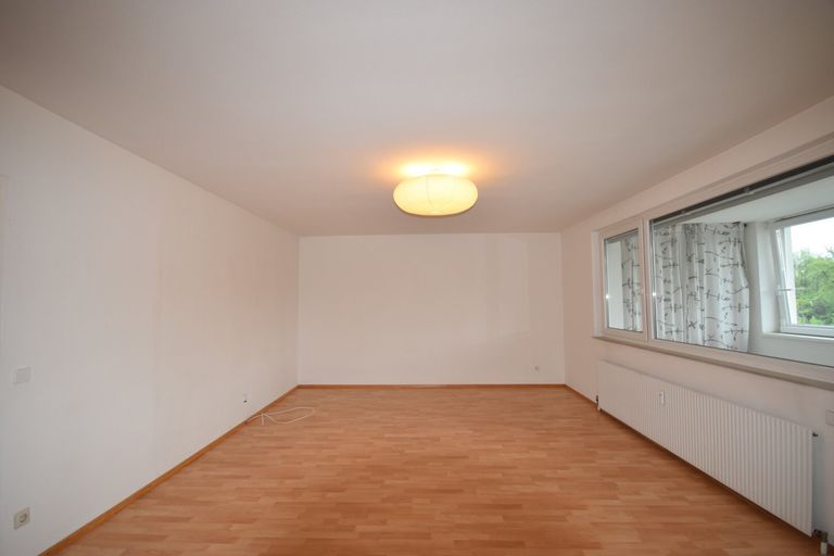 Wohnbereich - Große 3,5 Zimmer Wohnung mit Loggia Miete Bergheim Salzburg