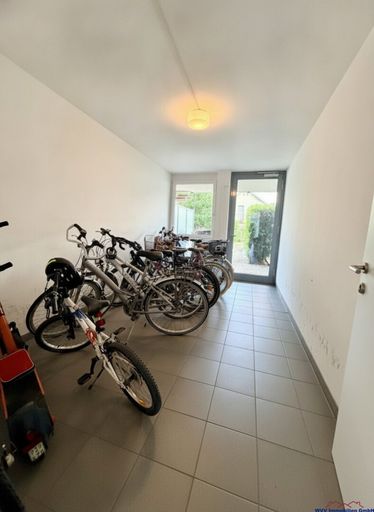 Fahrrad- und Kinderwagenabstellraum