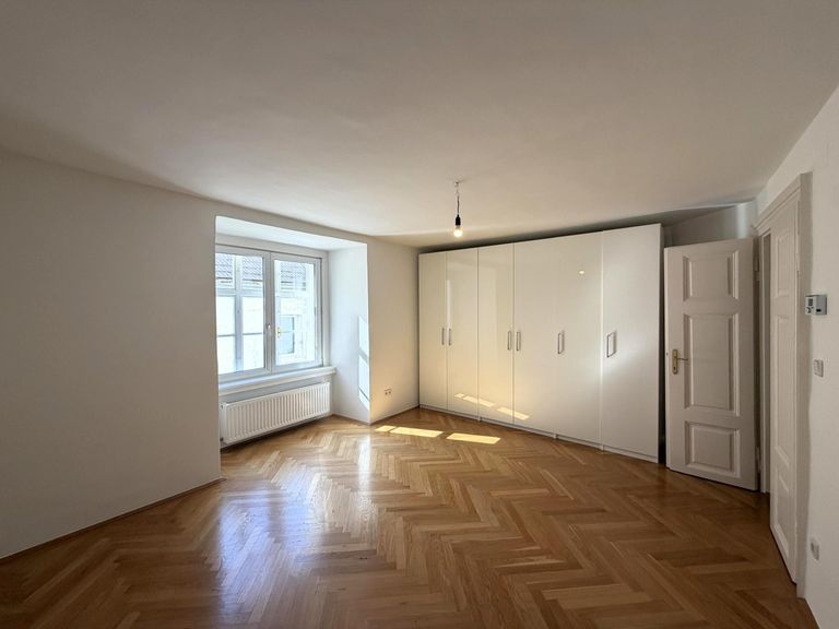 Schlafzimmer 1 von 2