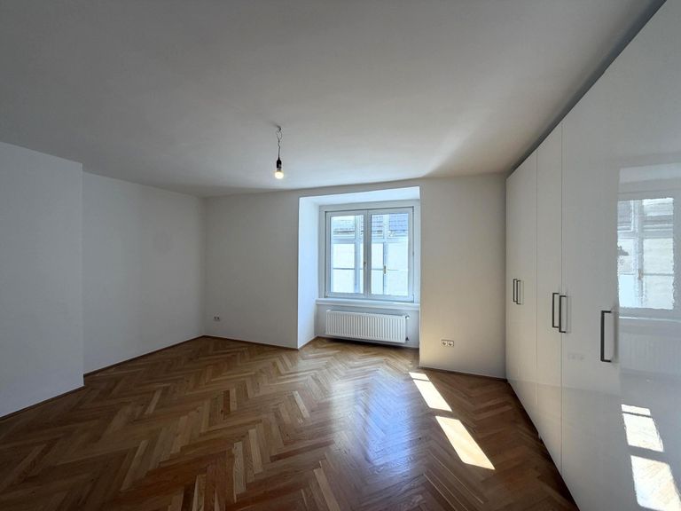Schlafzimmer 1 von 2