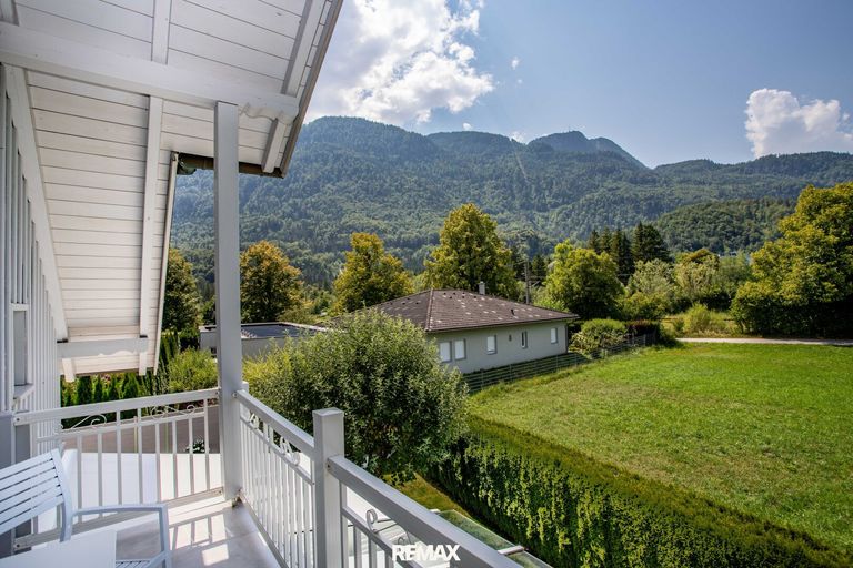 Grün-u. Bergblick vom Balkon