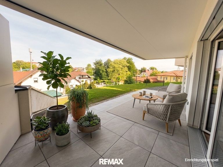Terrasse und Garten mit Ausblick, Einrichtungsbeispiel