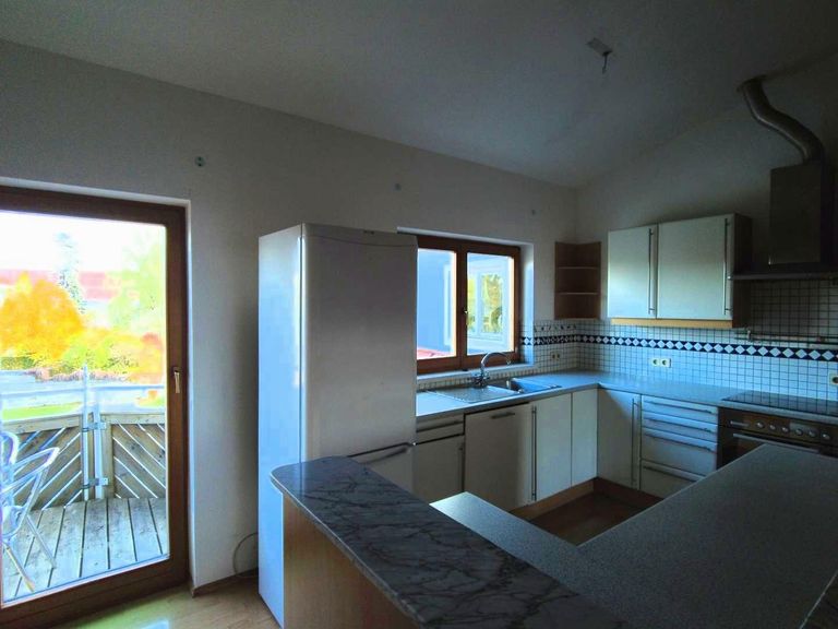 Küche und Balkon