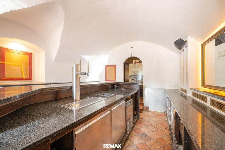 Bar mit Schankanlage