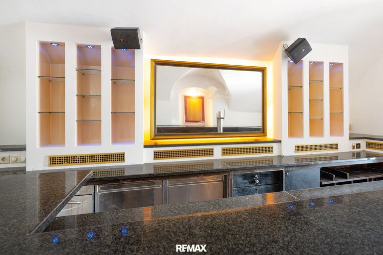 One-Room-Bar