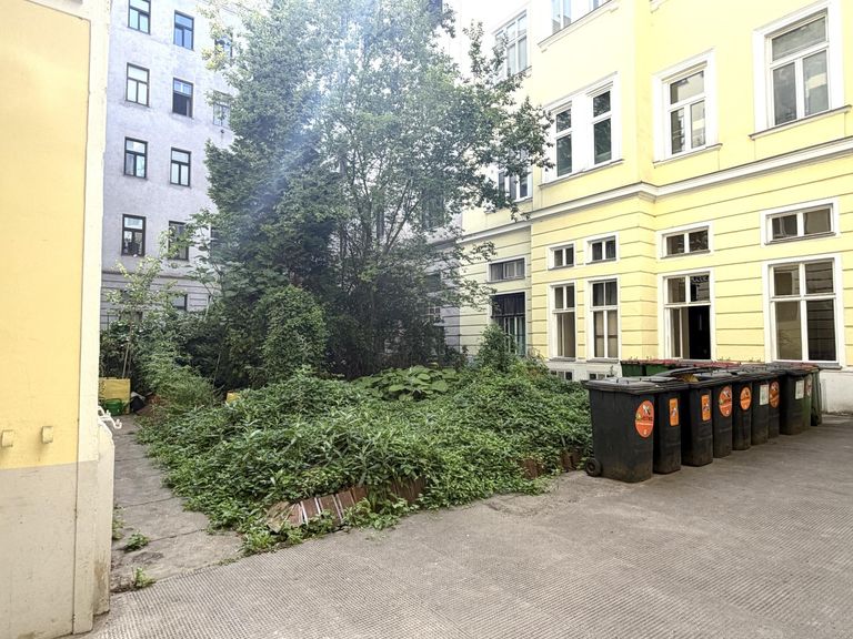 8 INNENHOF