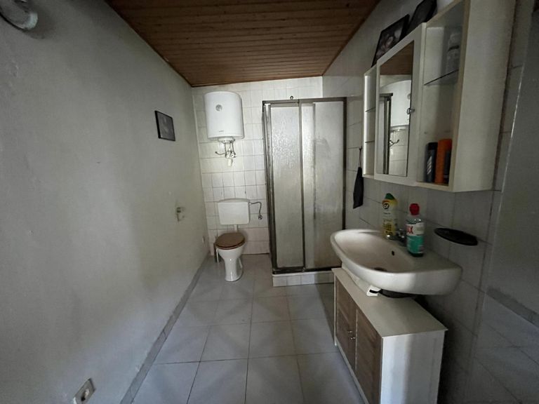 Bad 2 mit Dusche und WC