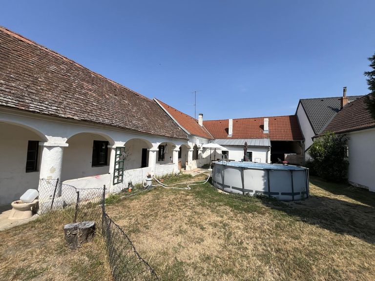 Garten mit Arkadengang
