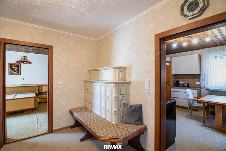 Wohnzimmer mit Holzofen