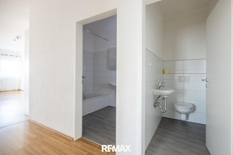 separates WC