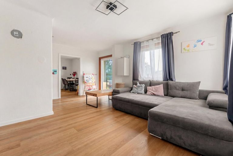 Wohnzimmer mit Zugang Balkon